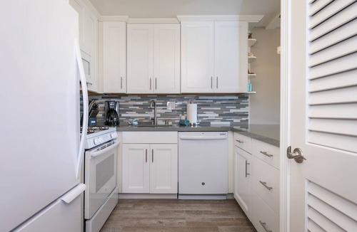 Kihei Condo | GORGEOUS REMODEL-CLOSE TO THE BEACH-WELL EQUIPPED-AC THROUGHOUT