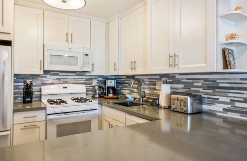 Kihei Condo | GORGEOUS REMODEL-CLOSE TO THE BEACH-WELL EQUIPPED-AC THROUGHOUT