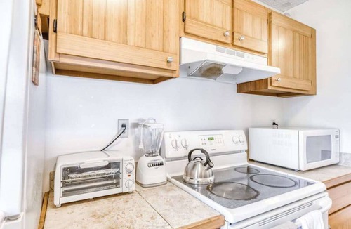 Maunaloa Condo | Ground-Floor Molokai Condo with Ocean View, Pool & Hot Tub