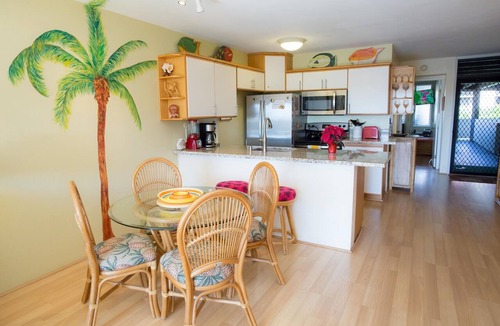 Kihei Condo | Hale Kamaole 209 Second floor condo, easy access to best beach on Maui!