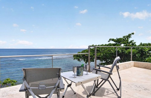 Haleiwa House | HaleGator by Gather: Award-Winning Oceanfront Home w/Rooftop Lanai & Views