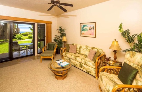 Lihue Condo | Hawaii Style w/Lawn off Lanai, Full Kitchen, WiFi, Ceiling Fans, DVD–Kaha Lani 111