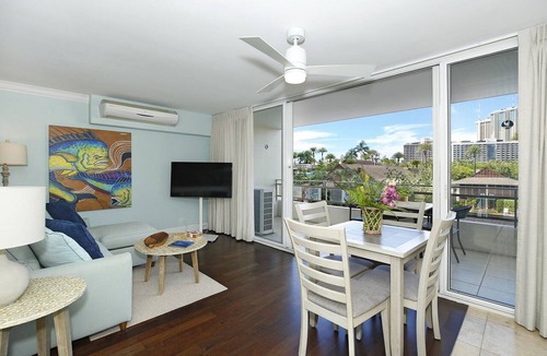 Waikiki Condo | Heart of Waikiki! Lower Floor! Great Location! Washlet, AC, Wi-Fi, Kitchen!