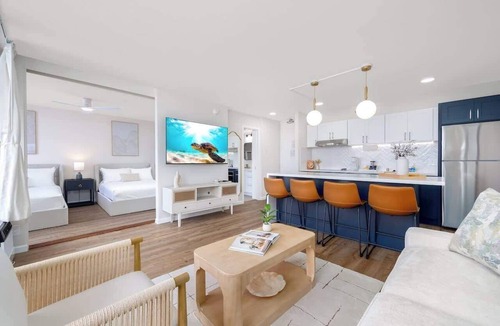 Waikiki Apartment | High-floor stay w/lanai & free parking