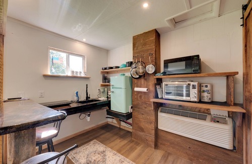 Hillsgrove Cabin | Hillsgrove Deluxe Cabin E: Close to Hiking