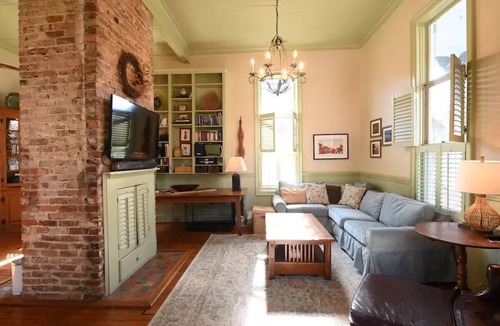 Windsor Hills House | Historic Oakwood Old Schoolhouse, walk downtown!