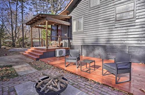 Ooltewah Cottage | 'house in the Woods' in Ooltewah w/Fire Pit!