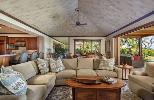 Kaupulehu House | Hualalai 72-107 Pakui: Private Residence on the 14th Green With Maui Views.