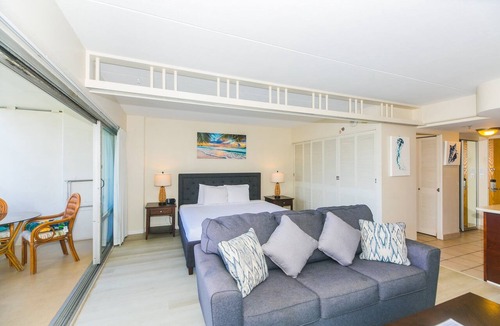 Waikiki Condo | Ilikai 1 Bedroom City Views, minutes to the Beach!
