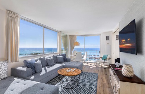 Waikiki Apartment | Ilikai Collection 12 Corner Oceanfront Condo with amazing views