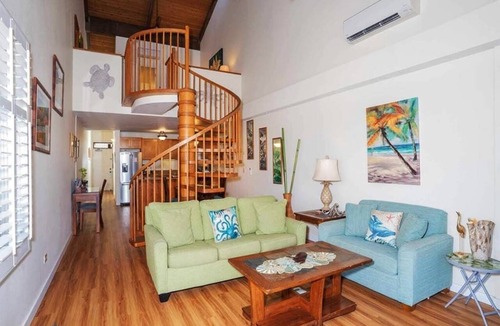 Kihei Condo | Island Chic w/Loft! AC, Lanai, Kitchen, WiFi, Flat Screens+Laundry–Kamaole Sands 9411