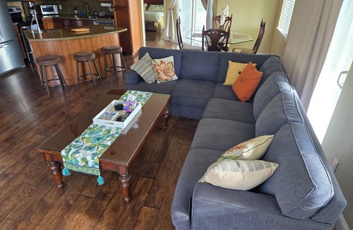 Francolin Place House | Island Views Hale, Panoramic Ocean & Sunset Views 4BR/3BA Sleeps 10, Pool Access