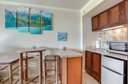 Wailua Apartment | Islander on the Beach 201 Ocean & Garden Views | Studio with AC