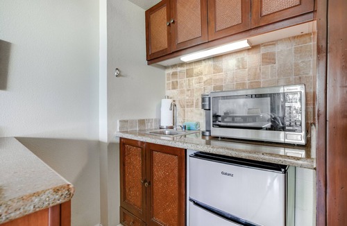 Wailua Apartment | Islander on the Beach 201 Ocean & Garden Views | Studio with AC