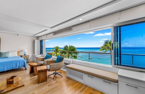 Diamond Head - Kapahulu - St. Louis Condo | Kaimana Surf Luxe by Gather: Beachfront 1BR w/A/C, Views & Dining