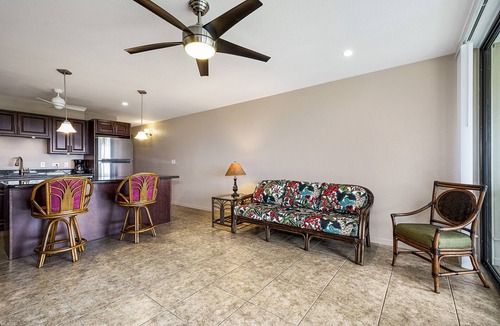 Historic Kailua Village Condo | Kalanikai 306: Cozy Oceanview Unit w/AC & Shared Pool in the heart of Kona Town