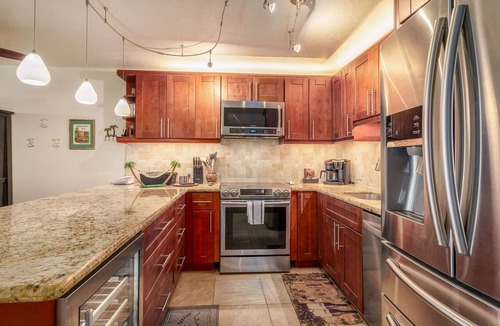 Kihei Condo | Kamaole Sands 2-406 - Luxurious Renovation - Penthouse Ocean Views - Split AC
