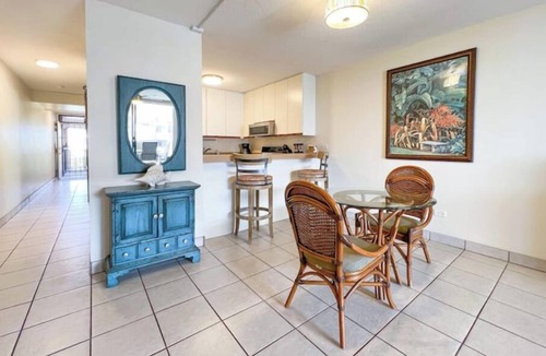 Kihei Condo | Kamaole Sands across from beach/entertainment