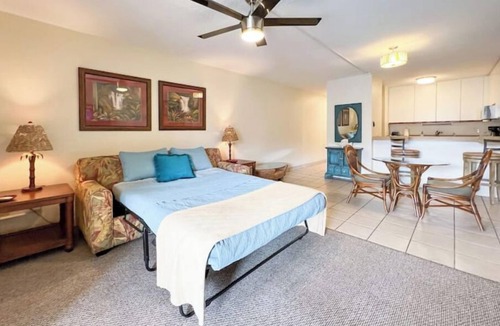 Kihei Condo | Kamaole Sands across from beach/entertainment