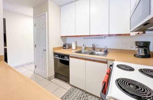 Kihei Condo | Kamaole Sands across from beach/entertainment