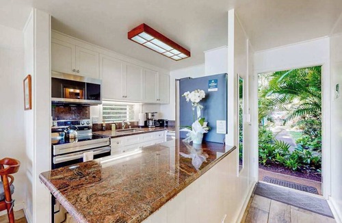 Wailua House Lots Condo | Kapa'a Sands Condo | Oceanfront Views