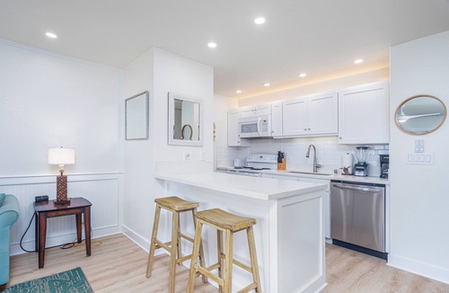 Wailua Condo | Kapaa Shore Resort A106, Oceanfront, King Bed, Ground Floor, Comp Wifi