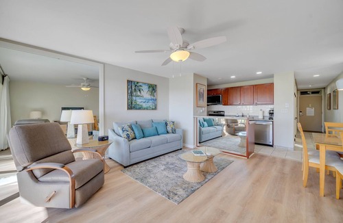 Wailua Condo | Kapaa Shore Resort C227, Oceanfront, End-Unit, Washer/Dryer, Bike Path