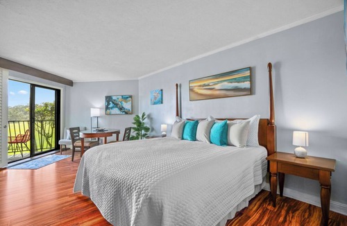 Hanamaulu Hotel | Kauai Beach Resort Ocean View | Pools, Waterslide, Hot Tub, Spa, King Bed, AC
