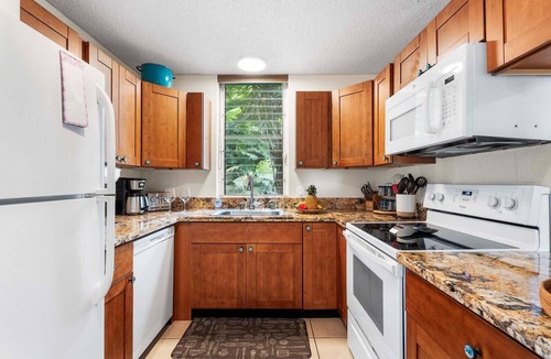 Keauhou Condo | Keauhou Akahi 302: Cute Condo w/Private Lanai, Ocean & Golf Views, Shared Pool