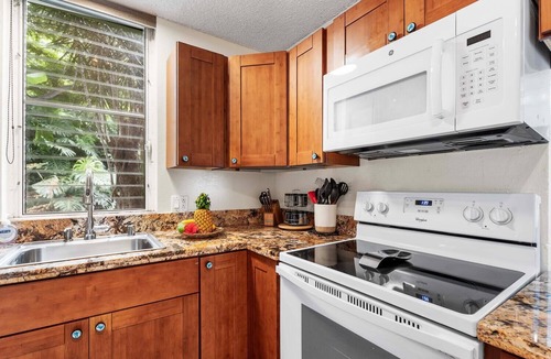 Keauhou Condo | Keauhou Akahi 302: Cute Condo w/Private Lanai, Ocean & Golf Views, Shared Pool