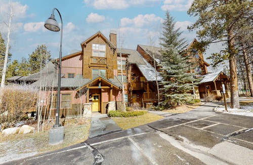 Lakeside Village House | Keystone Village Home w/Shared Hot Tub & Free Ski Transport - Walk to Dining