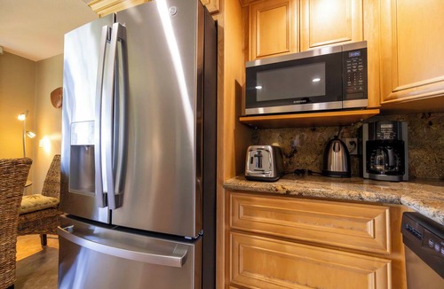 Kihei Condo | Kihei Beach Unit 204 Oceanfront Great Views Sugar Beach West Maui Mountains