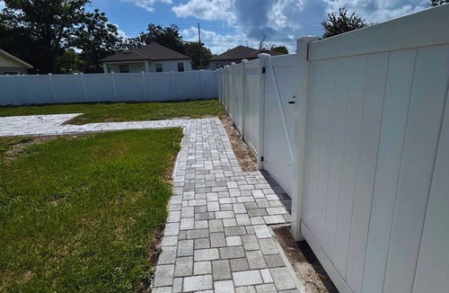 Dixieland Apartment | King 1414 - Cozy and Modern Studio for Rent in Lakeland