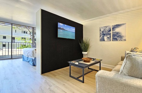 Diamond Head - Kapahulu - St. Louis Apartment | King Bed Diamond Head Beach Hotel Studio Apt.
