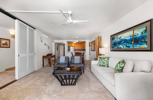 Kailua-Kona Condo | Kona By the Sea #302 Oceanfront 2-Bedroom Retreat with Central A/C