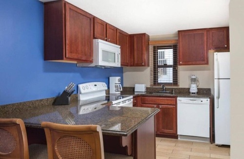 Kailua-Kona Resort | Kona | Couples Hawaii Coast Stay | Pool + Views