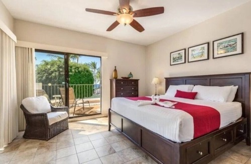 Kailua-Kona Resort | Kona | Couples Hawaii Coast Stay | Pool + Views