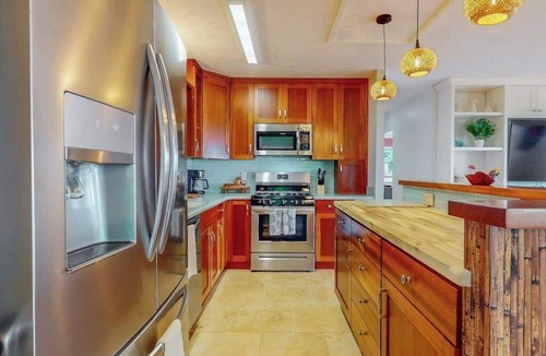 Kailua-Kona House | Kona Home with Ocean Views, Lanai, Private Gazebo & Firepit