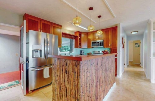 Kailua-Kona House | Kona Home with Ocean Views, Lanai, Private Gazebo & Firepit