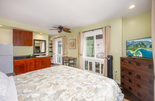 Historic Kailua Village Apartment | Kona Polynesian King - Tropical Island Soul
