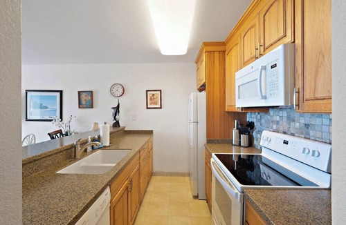 Historic Kailua Village Condo | Kona Reef F2 – Charming Oceanfront Condo for 4!