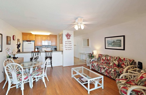 Historic Kailua Village Condo | Kona Reef F2 – Charming Oceanfront Condo for 4!