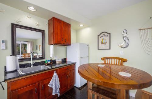 Historic Kailua Village Apartment | Kona Wave Rider - Island Sanctuary with Ocean Soul