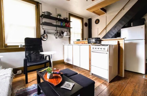 Fishtown Apartment | La Pequeña 1BR apartment in trendy Fishtown with AC, W/D, PrivateDeck, fast WiFi