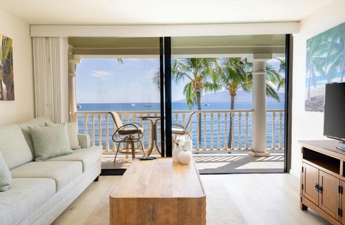 Historic Lahaina Front Street Apartment | Lahaina Shores Beach Resort By Castle