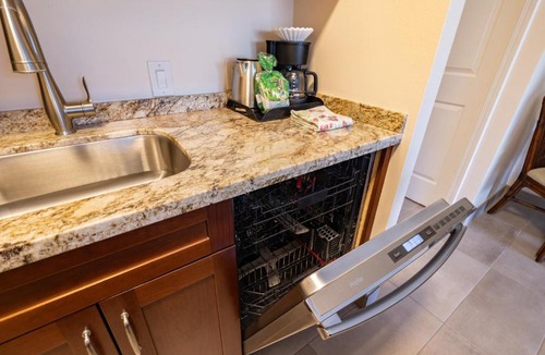 Historic Lahaina Front Street Apartment | Lahaina Shores Beach Resort By Castle