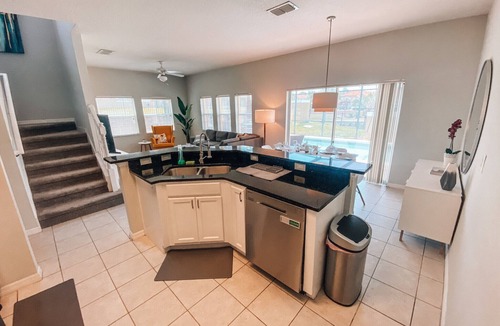 Sunset Lakes House | *LAKE FRONT SUNSET HOUSE*5 MINUTES TO DISNEY!