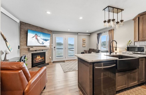 Dillon Condo | Lakefront Modern Condo, Walk to Amphitheater, Stunning Views & Patio