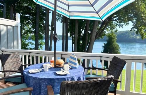 North Shore Apartment | Lakefront Moneta Home with Kayaks and Dock