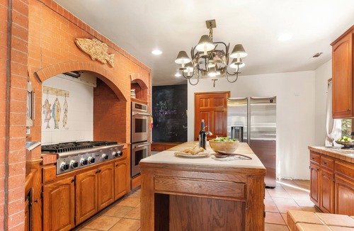 Boulder Bay Cabin | Lakeview Cabin w/Game Room & Deck Near Ski Slopes | Sleeps 16 | Waterview